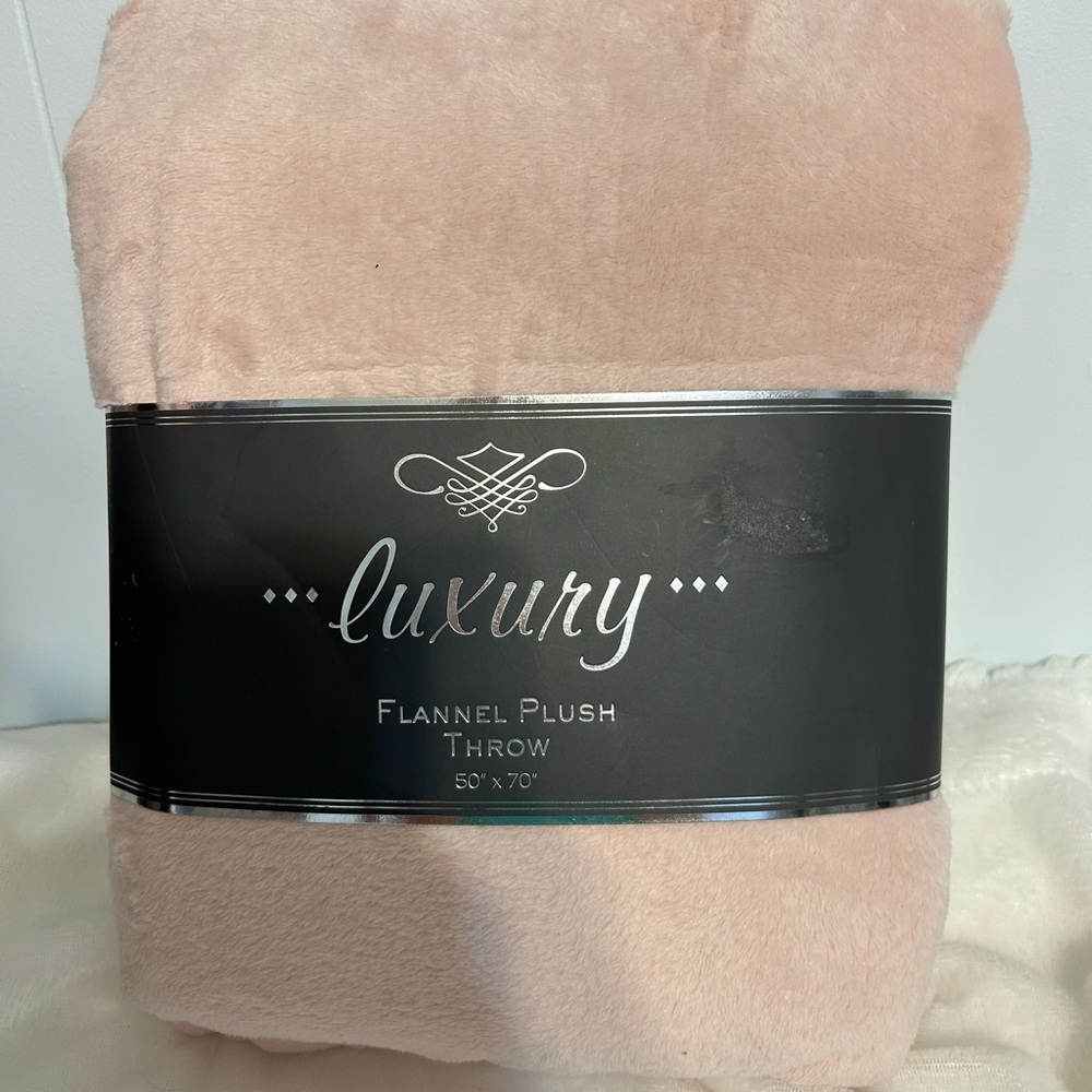 Luxury‎ Pink Flannel Plush Throw 50x70. New